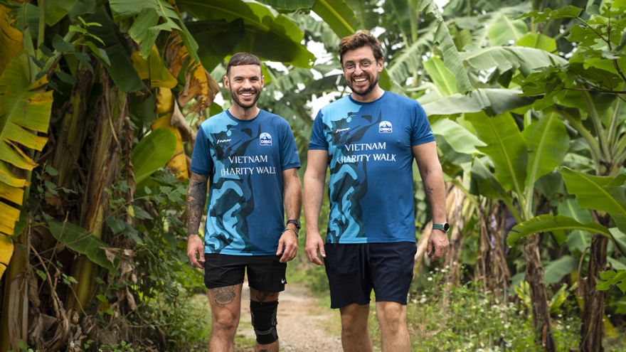 Australian, Irish teachers trek across Vietnam for charity